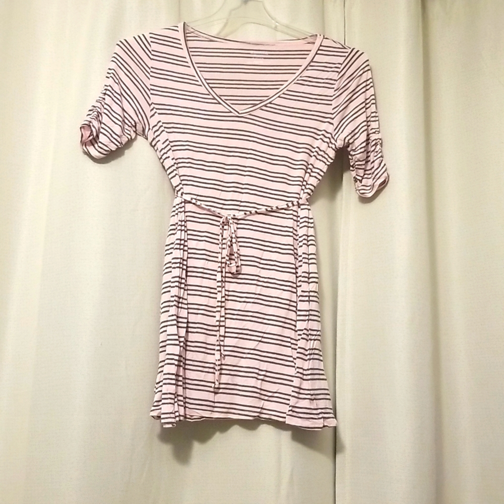 Motherhood maternity jersey knit top with ruffled sleeves and strin belt size sm